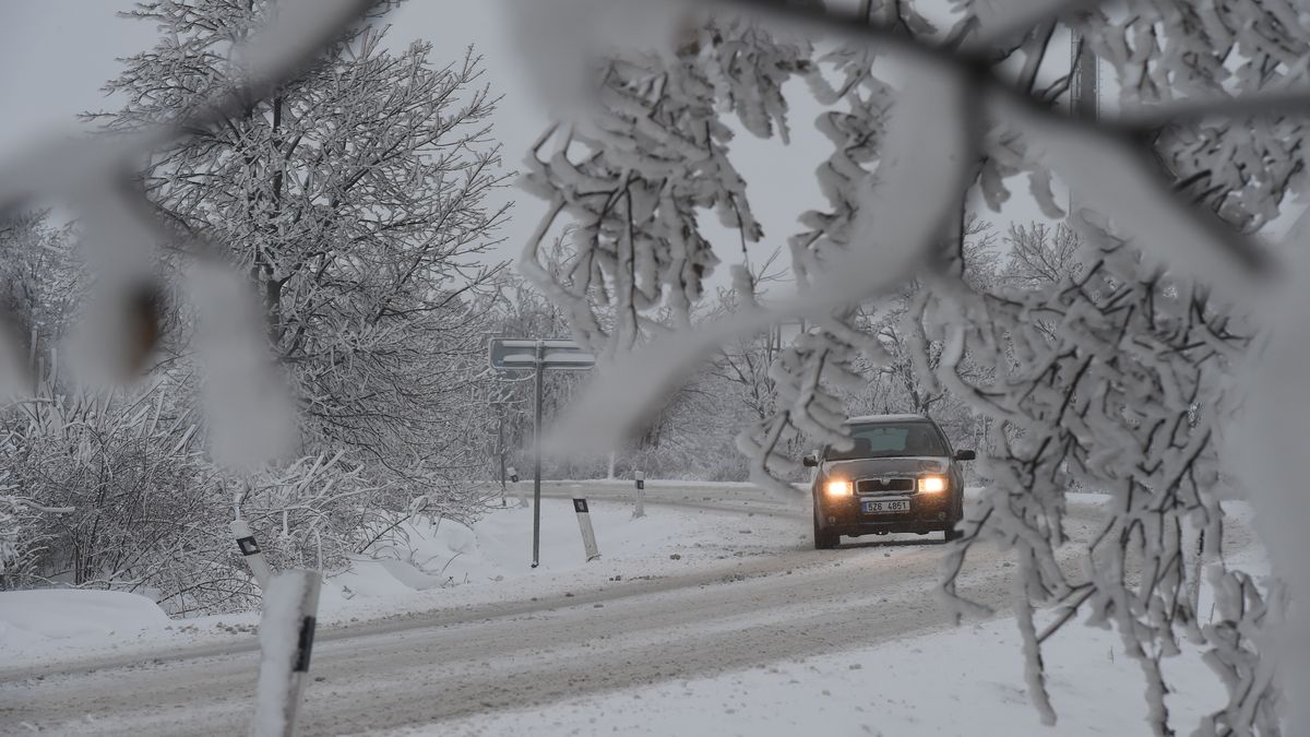 Meteorologové varují před tuhým mrazem a sněhovými jazyky